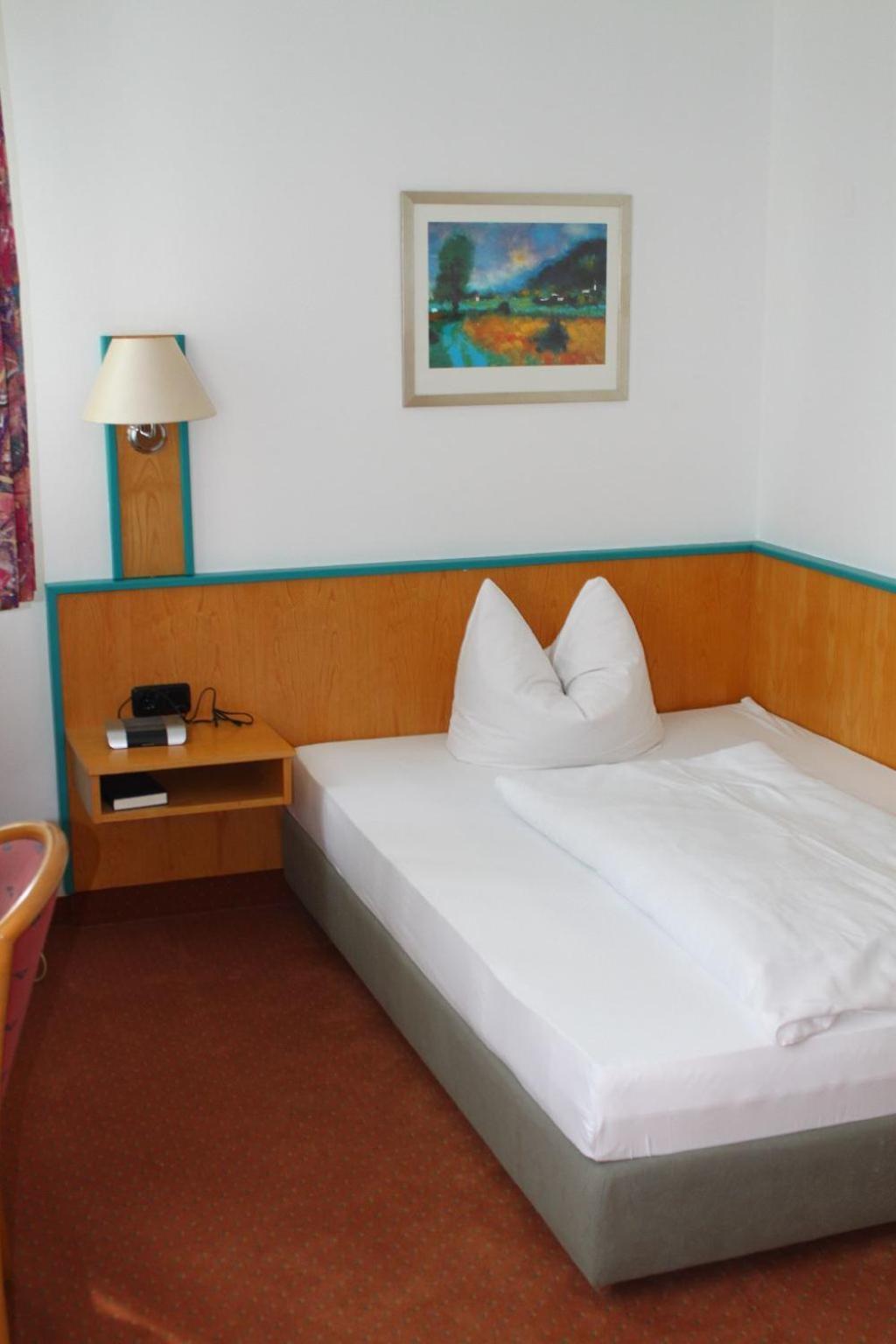 Hotel Alpha Nürnberg Oda fotoğraf